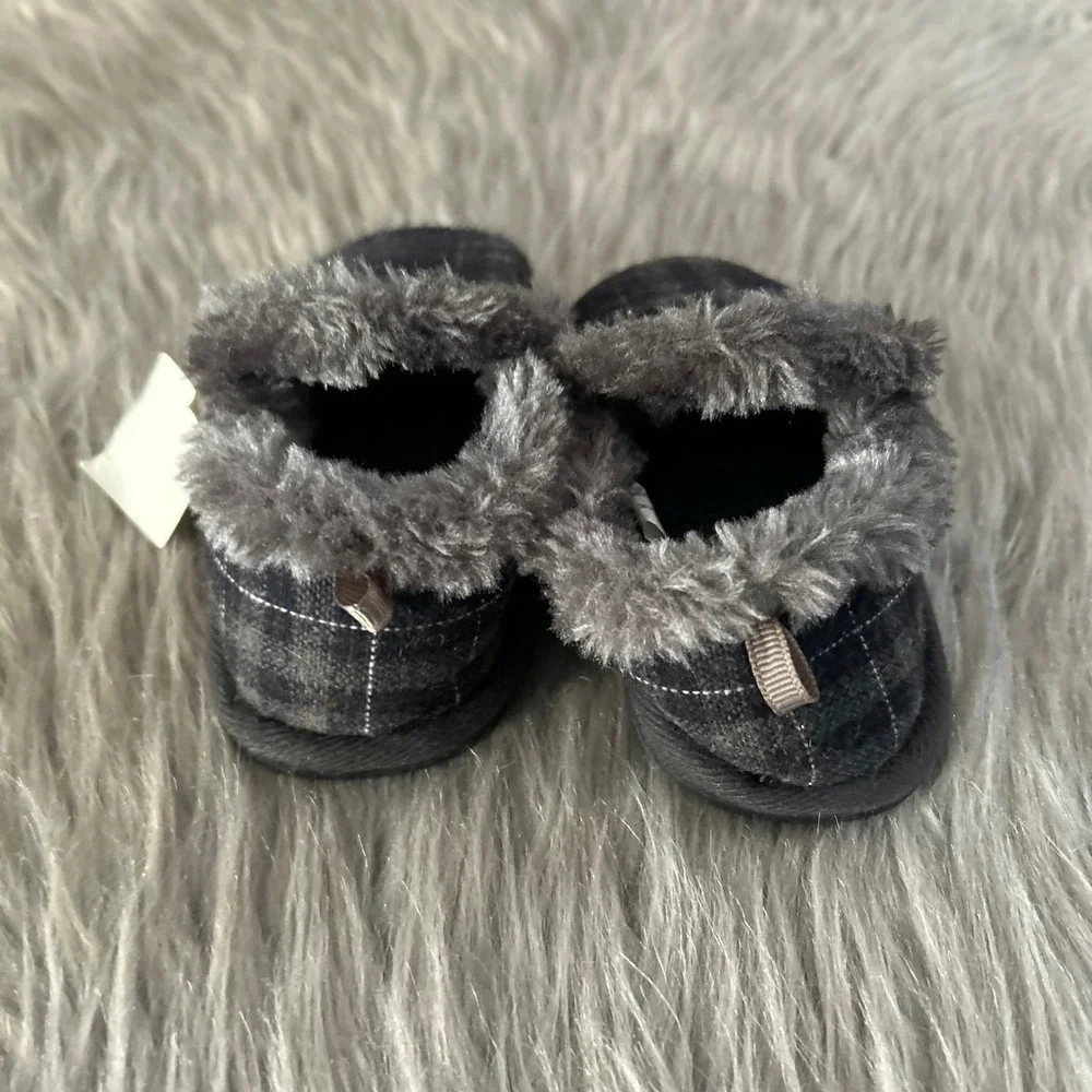 Toddler Boys Size 7-8 Gray Plaid Slip On Shoes Lightweight Lined Fuzzy